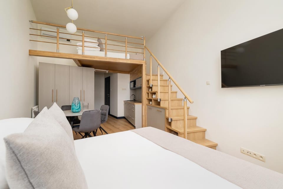 Bed, TV and multimedia, bunk bed
