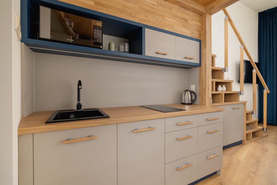 Kitchen or kitchenette, microwave, stove