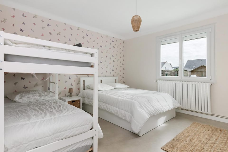 Property building, Living room, Bedroom