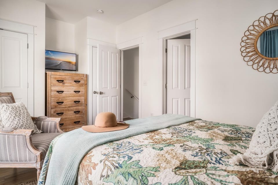 Book Entire Complex! Cushy Quad Bungalows! House in West Beach