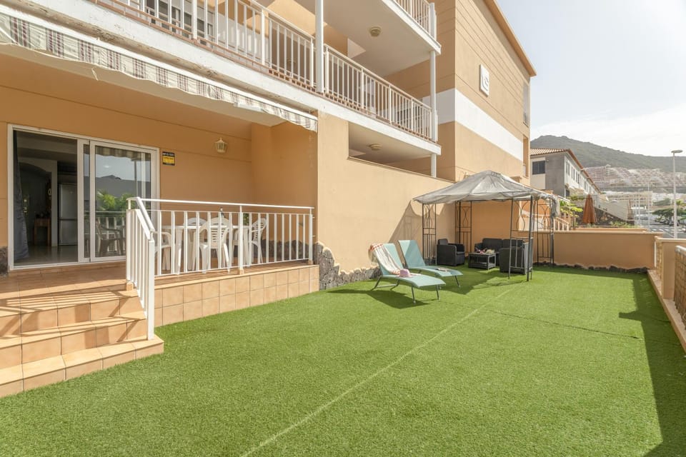 Property building, Balcony/Terrace, Living room