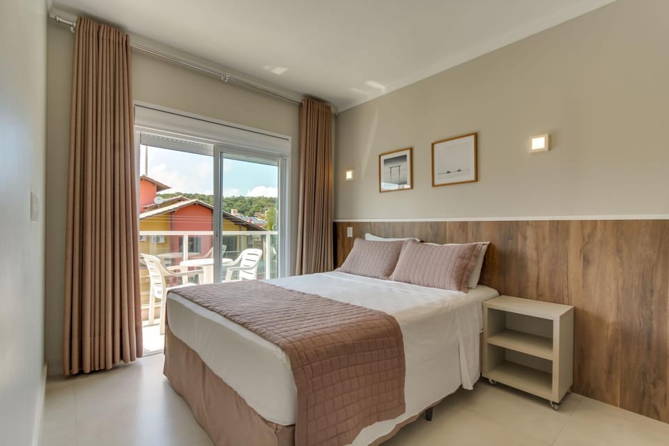 Bed, Balcony/Terrace, Photo of the whole room, Bedroom