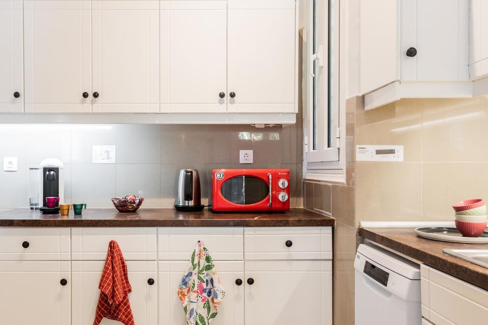 Coffee/tea facilities, Kitchen or kitchenette, dishwasher, microwave, kitchen, kitchen