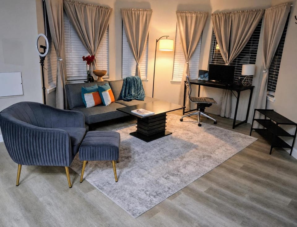 Living room, Seating area