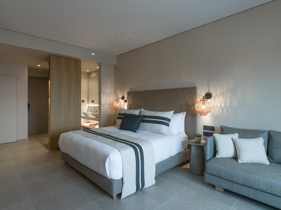 Bed, Living room, Photo of the whole room, Seating area, Bedroom