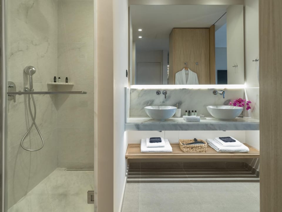 Shower, Bathroom, towels