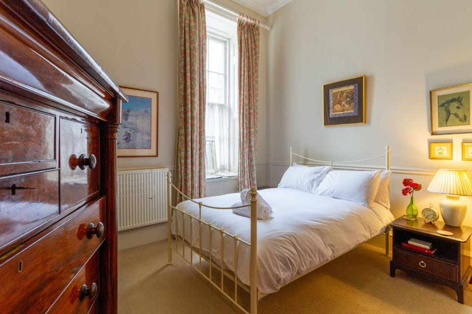 Regal 2BD Georgian Flat in the Heart of Edinburgh Apartment in Edinburgh