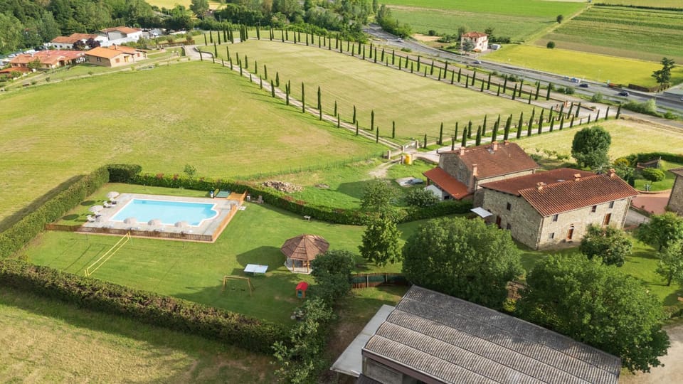 Property building, Facade/entrance, Bird's eye view, Garden, Garden view, Pool view, Swimming pool