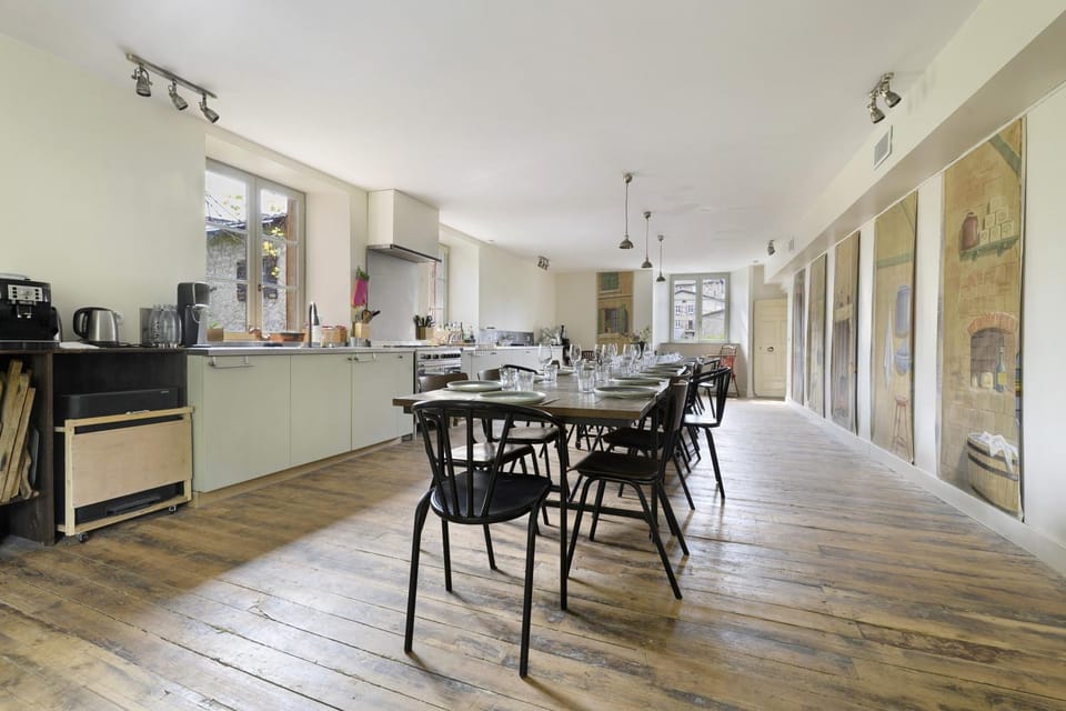 Property building, Kitchen or kitchenette, Living room
