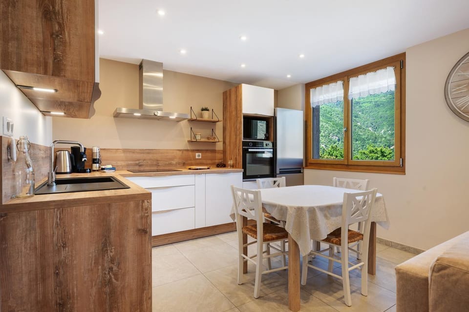 Property building, Kitchen or kitchenette, Living room