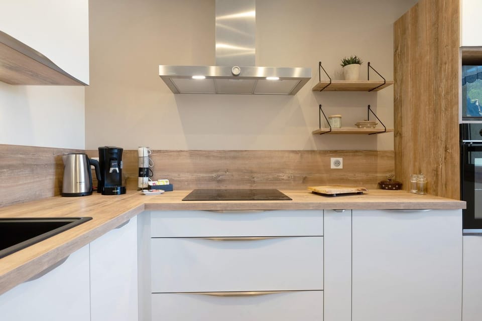 Kitchen or kitchenette, Living room