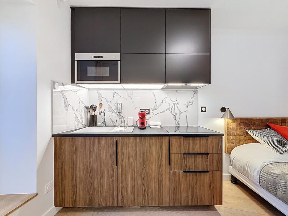 Coffee/tea facilities, microwave, stove, kitchen