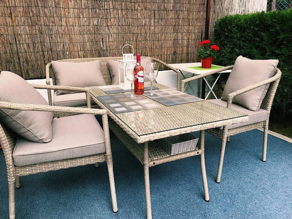 Patio, BBQ facilities