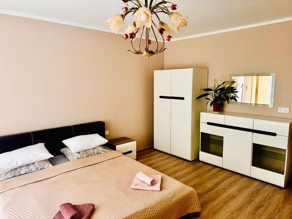 Bed, Photo of the whole room, Bedroom, wardrobe
