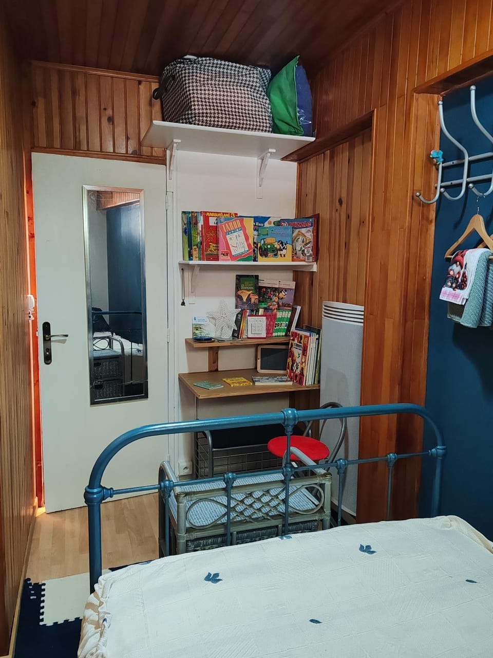 Property building, Living room, Bedroom