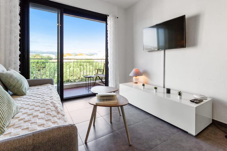 Le Galion - City centre - Bright - AC - Parking Apartment in Cagnes-sur-Mer