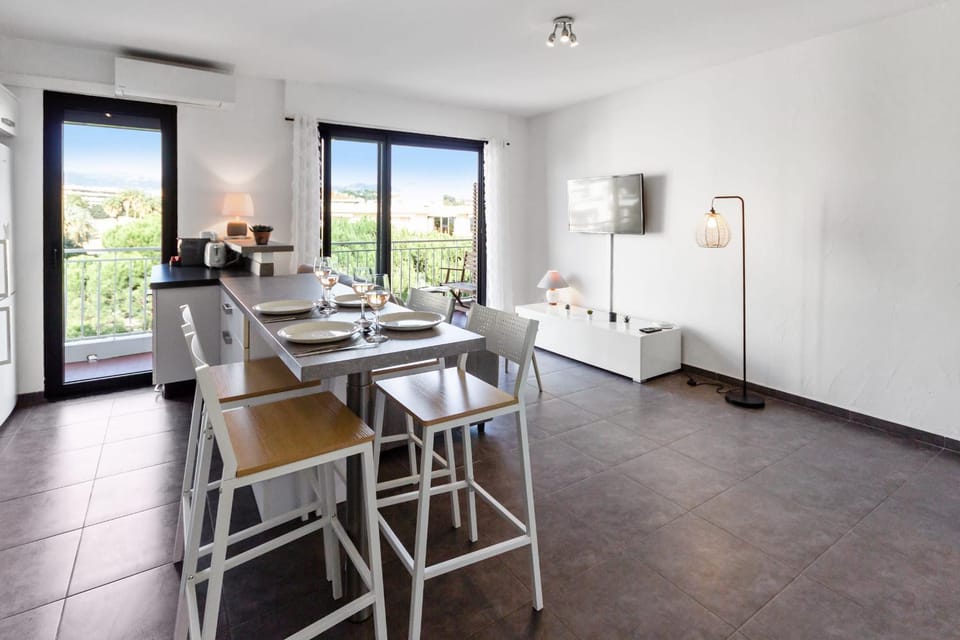 Le Galion - City centre - Bright - AC - Parking Apartment in Cagnes-sur-Mer