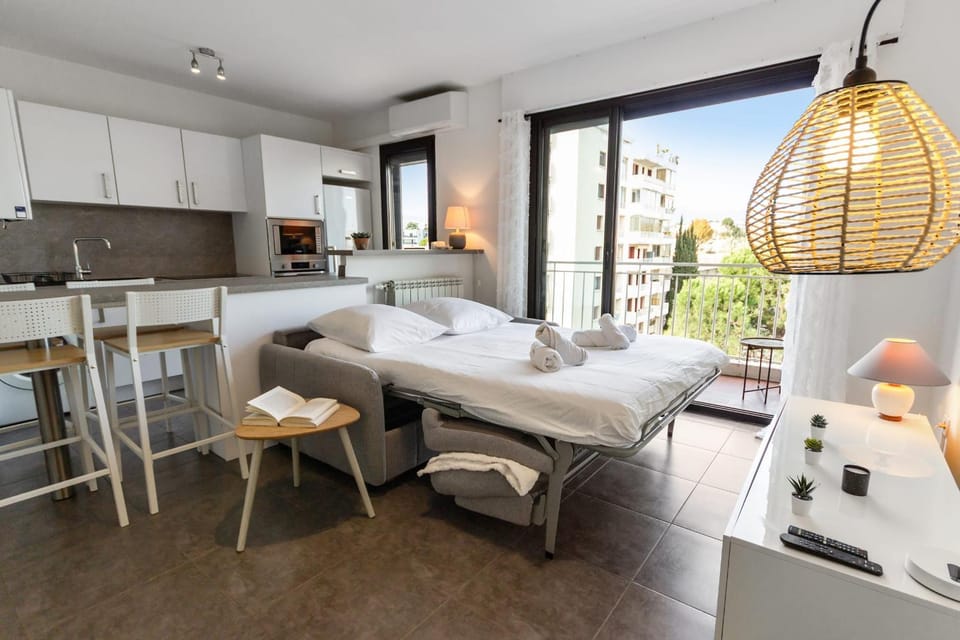 Le Galion - City centre - Bright - AC - Parking Apartment in Cagnes-sur-Mer
