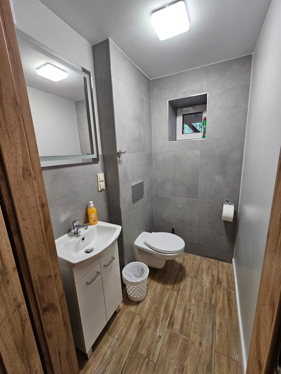 Pokoje do wynajęcia- tanie noclegi, blisko TARGI KIELCE, Jaworznia 160 Vacation rental in Poland