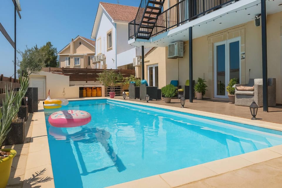 Communal lounge/ TV room, Balcony/Terrace, Pool view, Swimming pool