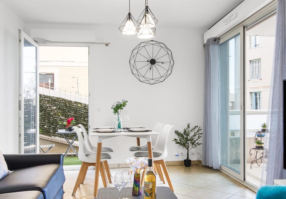 Patio, Living room, Seating area, Dining area