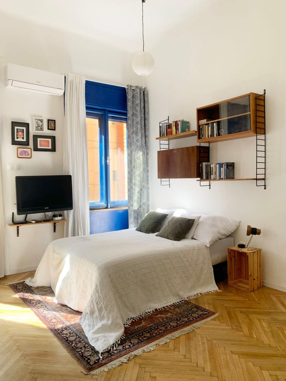 Bed, TV and multimedia, Bedroom, air conditioner