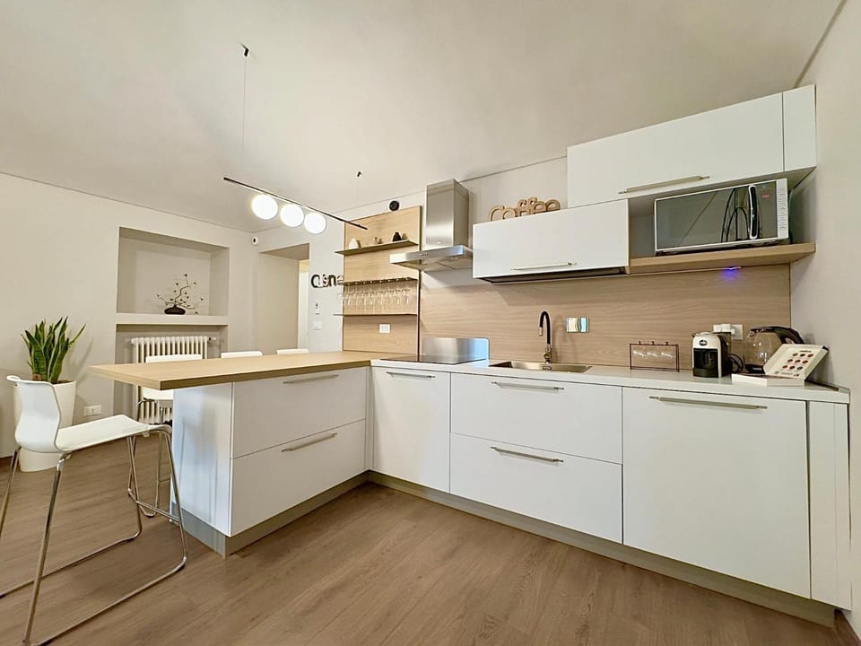 Coffee/tea facilities, Kitchen or kitchenette, heating, microwave, pet friendly, stove, toaster, air conditioner