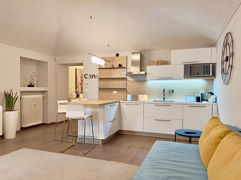 TV and multimedia, Kitchen or kitchenette, Living room, Seating area, Dining area, heating, microwave, pet friendly, stove, air conditioner