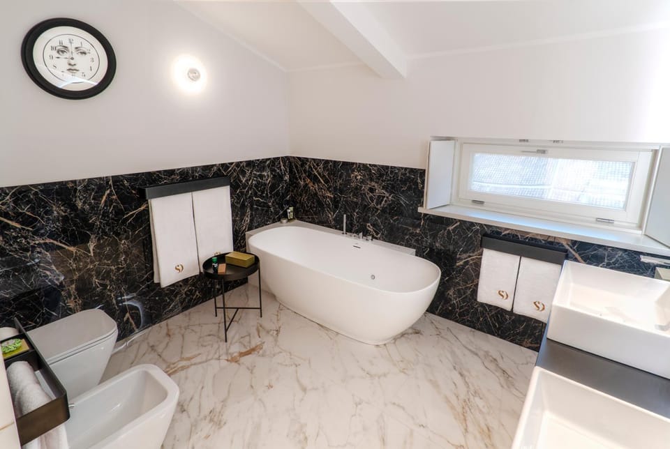 Toilet, Hot Tub, Bathroom, Bath