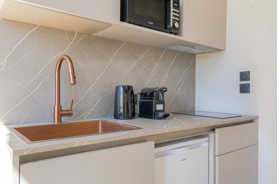 Résidence moderne avec appartements lumineux et rénovés aux portes de Lyon Apartment in Lyon