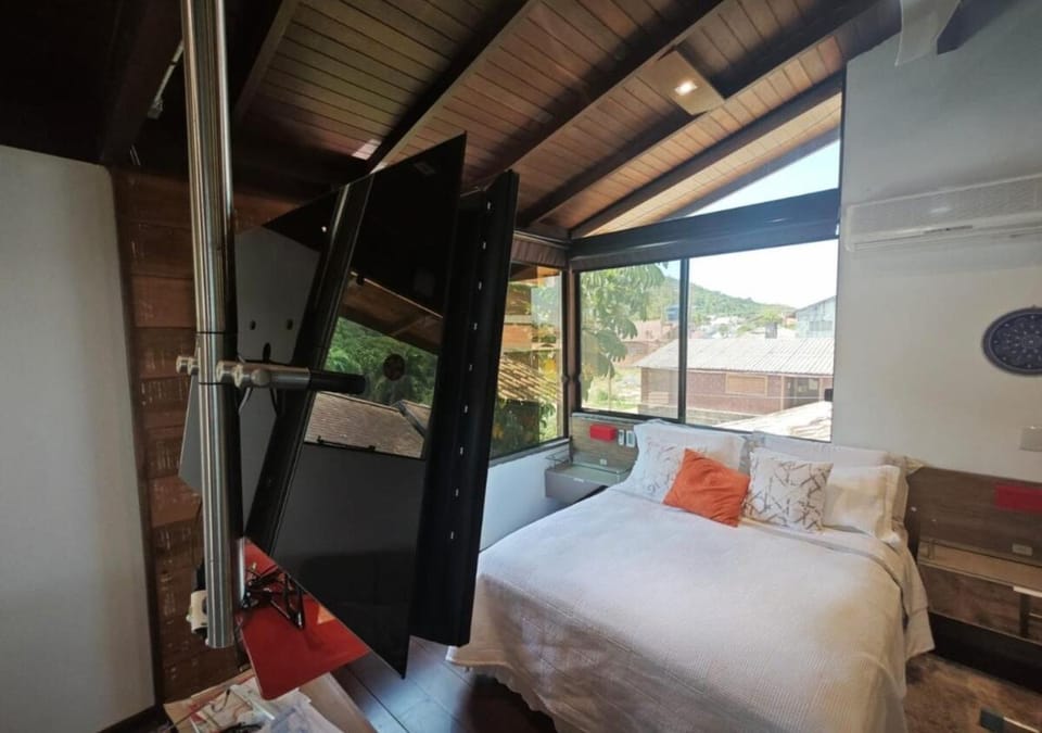 C146 Casa de 3 suítes com piscina em condomínio fechado na praia Cachoeira em Florianópolis Apartment in Florianopolis