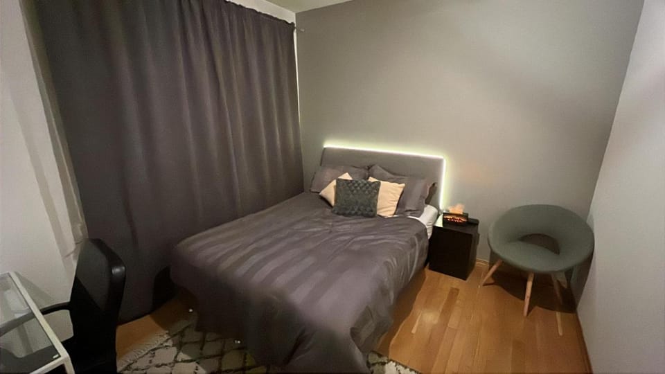 Central Oslo - Deluxe Queen Bedroom in Majorstuen Bogstadveien Shopping Vacation rental in Oslo