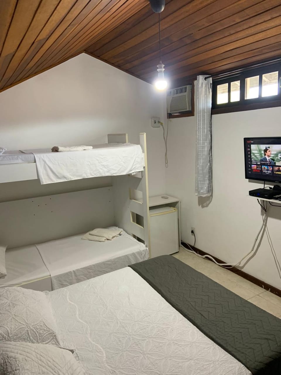 Bed, TV and multimedia, Photo of the whole room, bunk bed