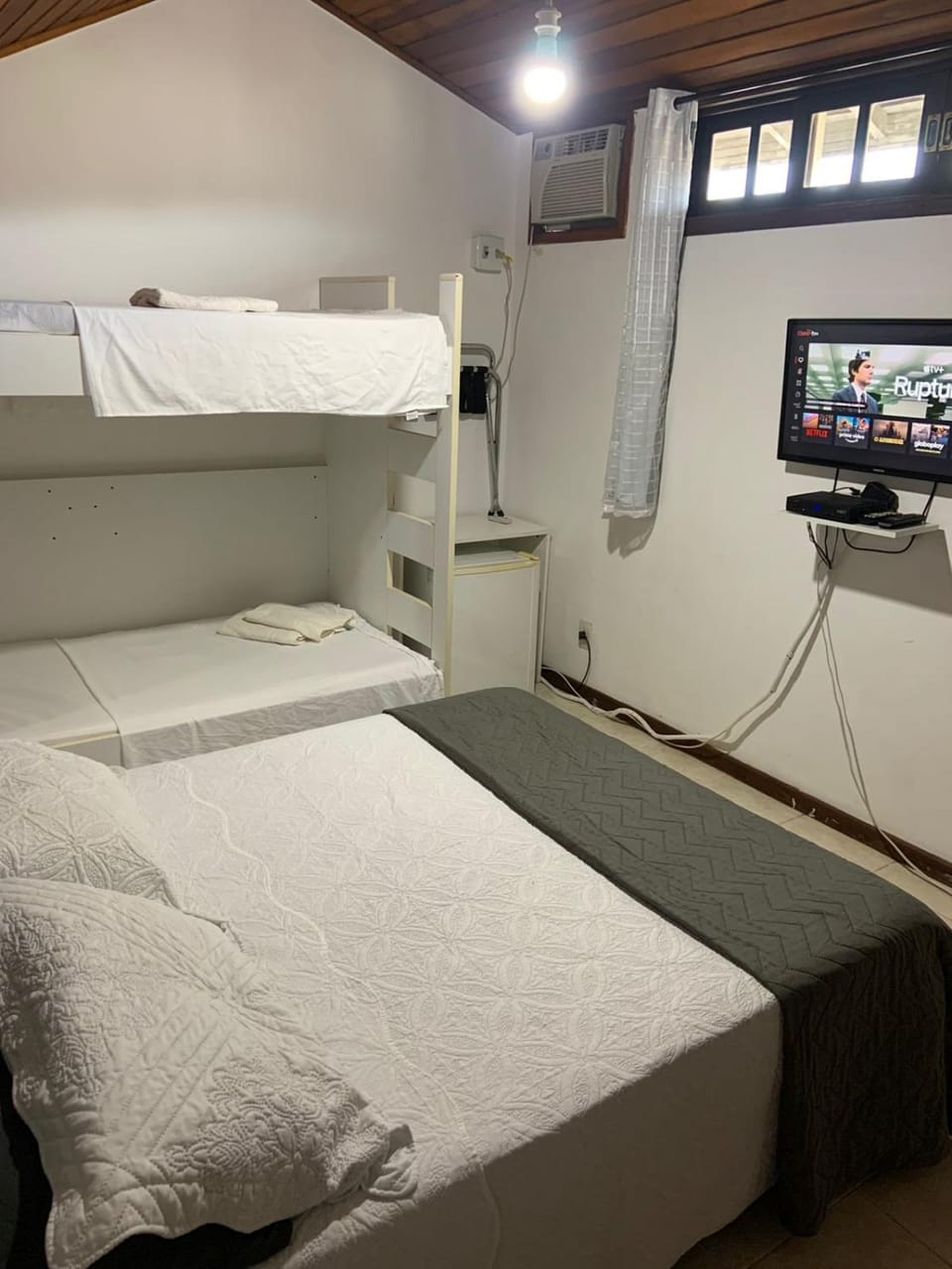 Bed, TV and multimedia, Photo of the whole room, Bedroom, bunk bed