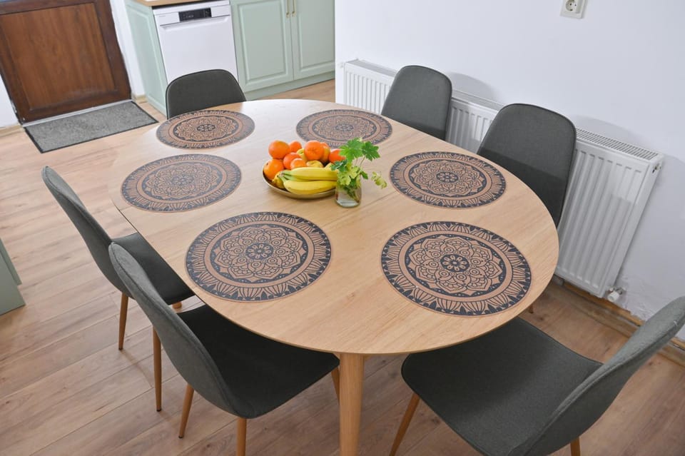 Kitchen or kitchenette, Living room, Dining area, internet