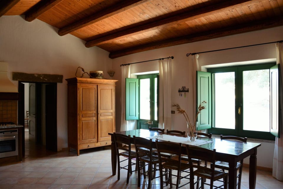 Property building, Kitchen or kitchenette, Living room