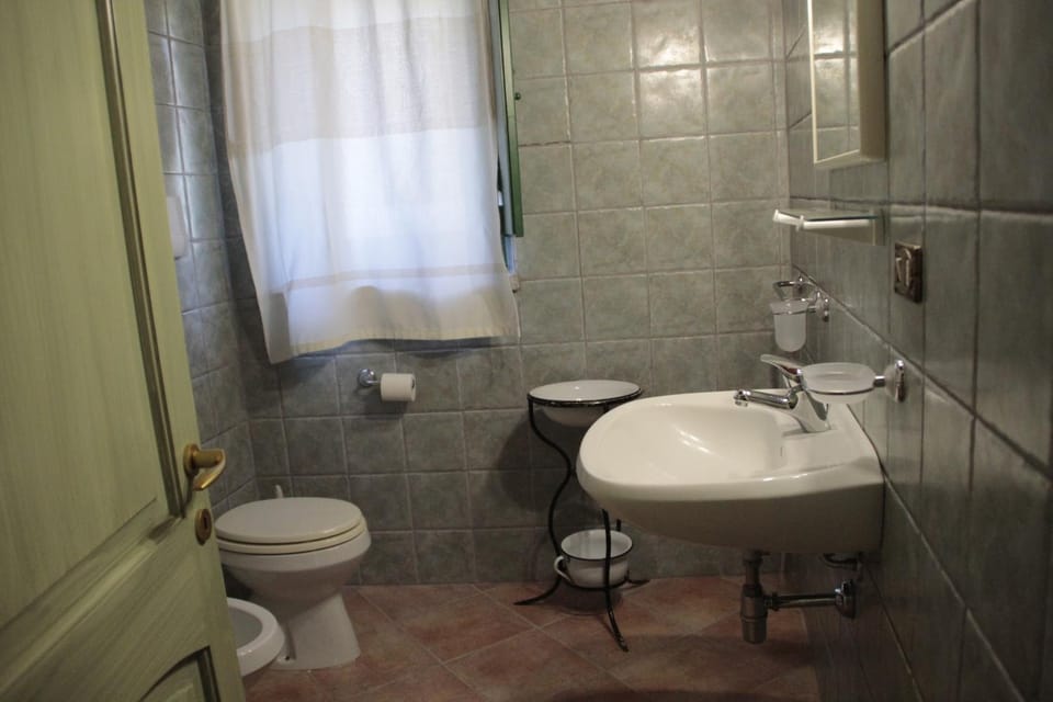 Bathroom, Living room