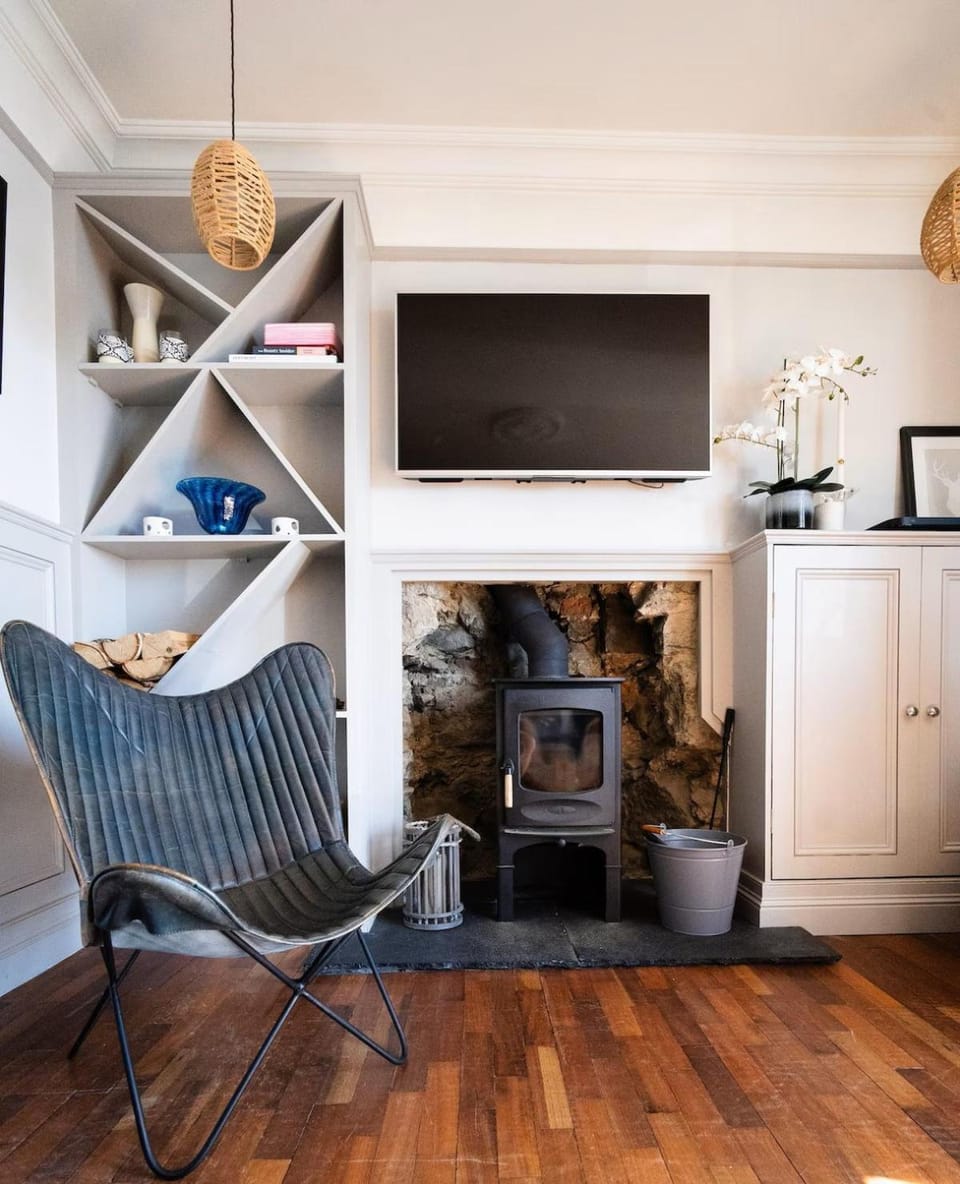 TV and multimedia, Living room, fireplace