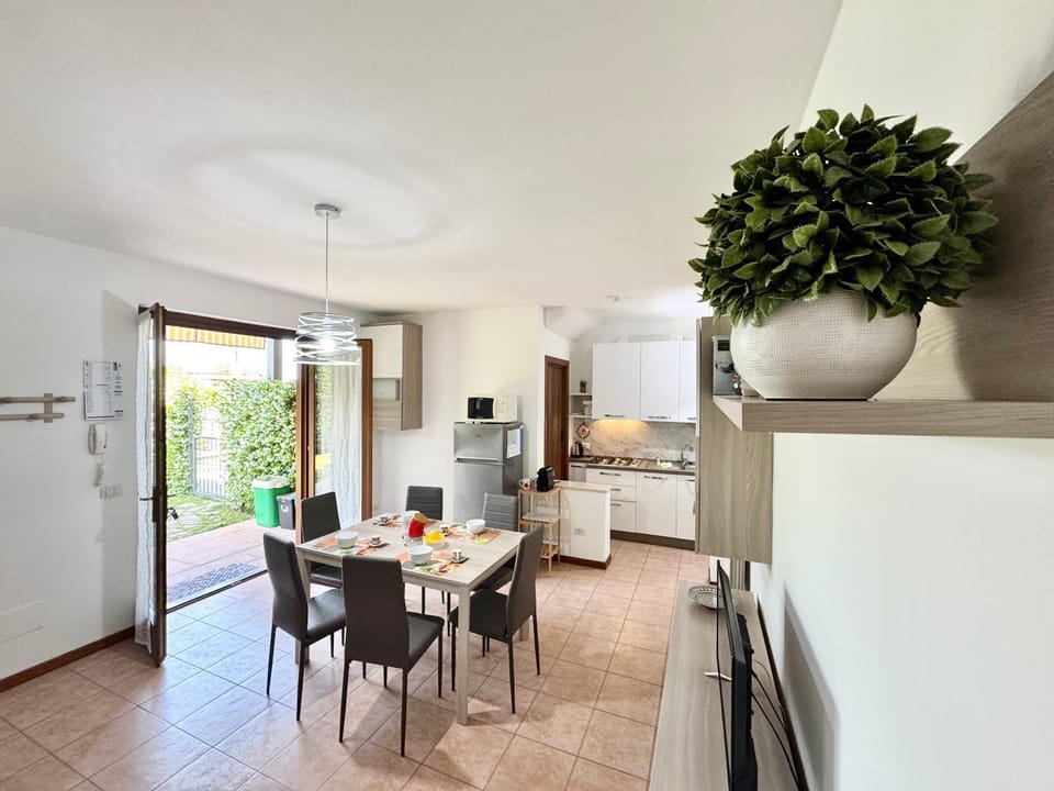 Living room, Dining area, stove