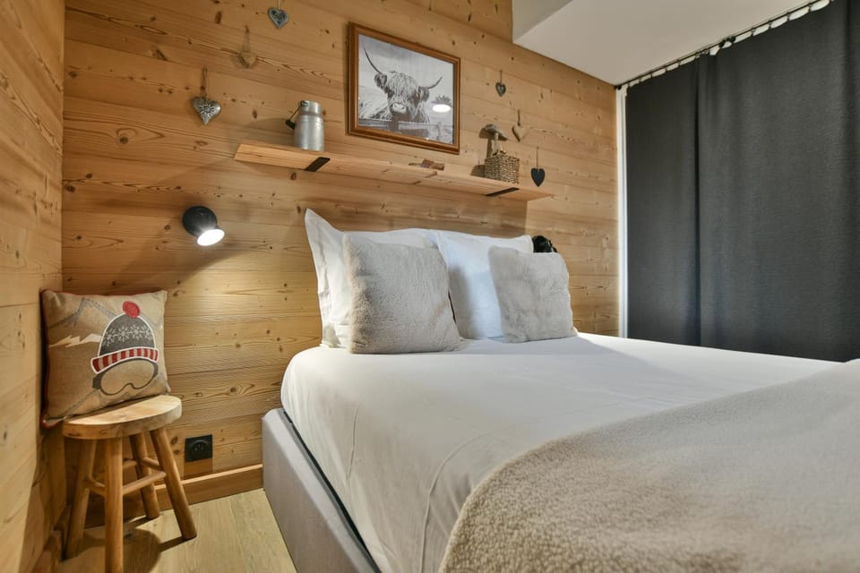 Bed, Bedroom