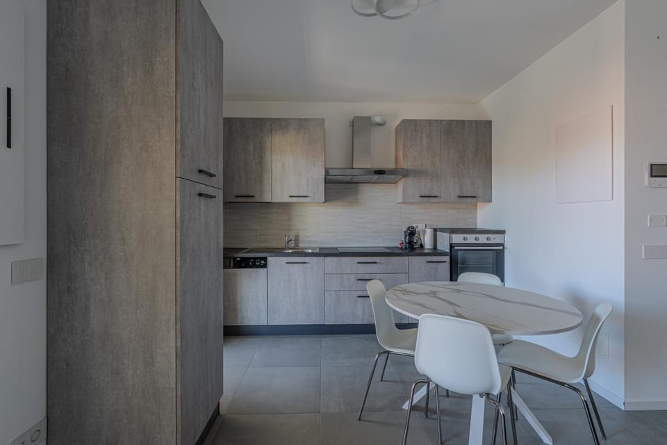 Kitchen or kitchenette, Dining area, oven, stove