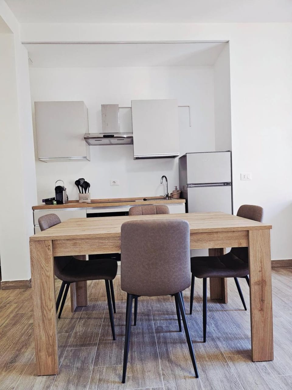 Kitchen or kitchenette, kitchen