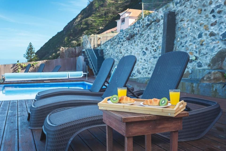 Villa das Escaleiras with Pool and Jacuzzy Villa in Madeira District