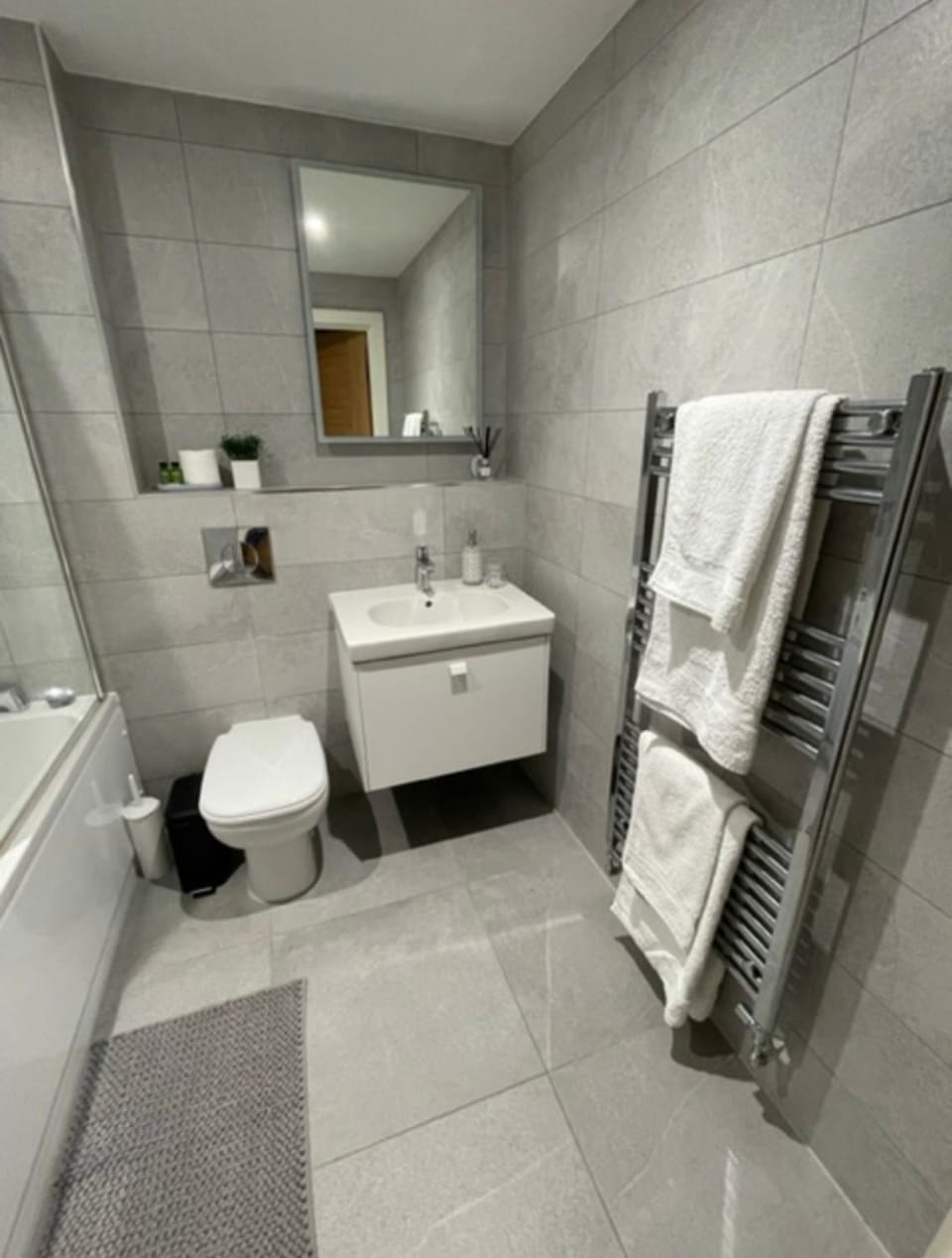 Shower, Toilet, Bathroom, towels