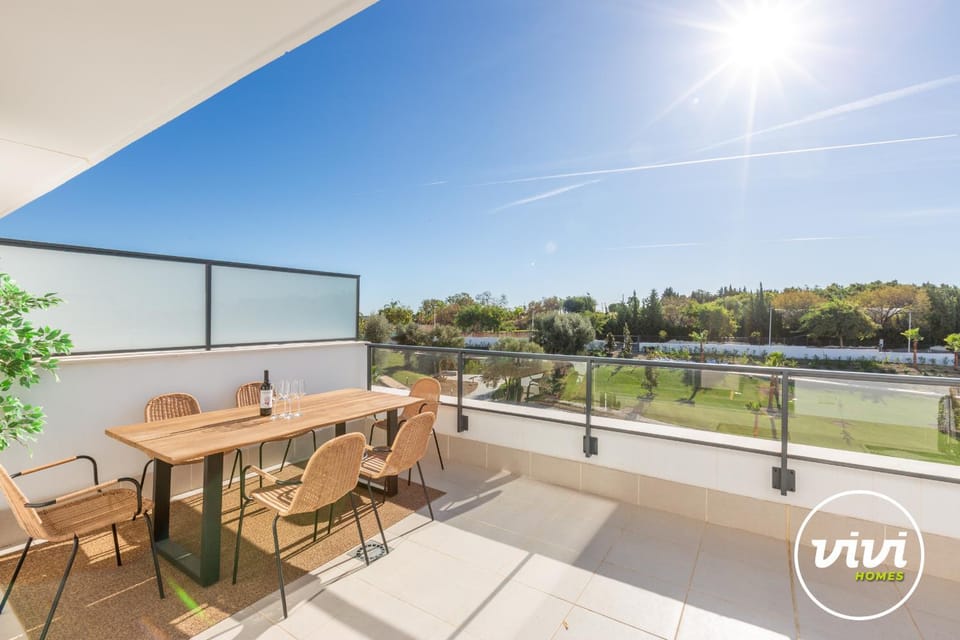 ViVi Homes - Family Retreat - Terrace - Pool - Gym Apartment in Costa del Sol
