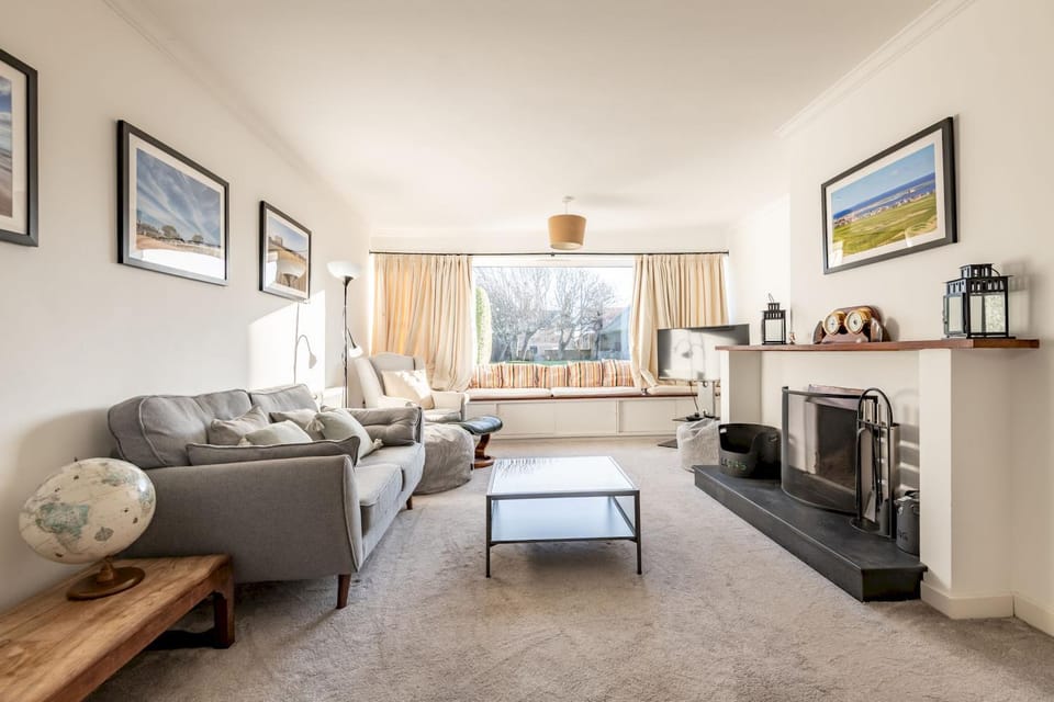 Communal lounge/ TV room, Living room
