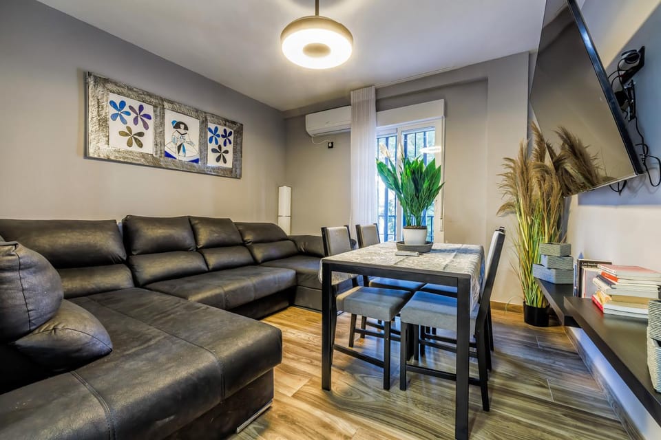 TV and multimedia, Living room, Seating area, Dining area, heating, air conditioner