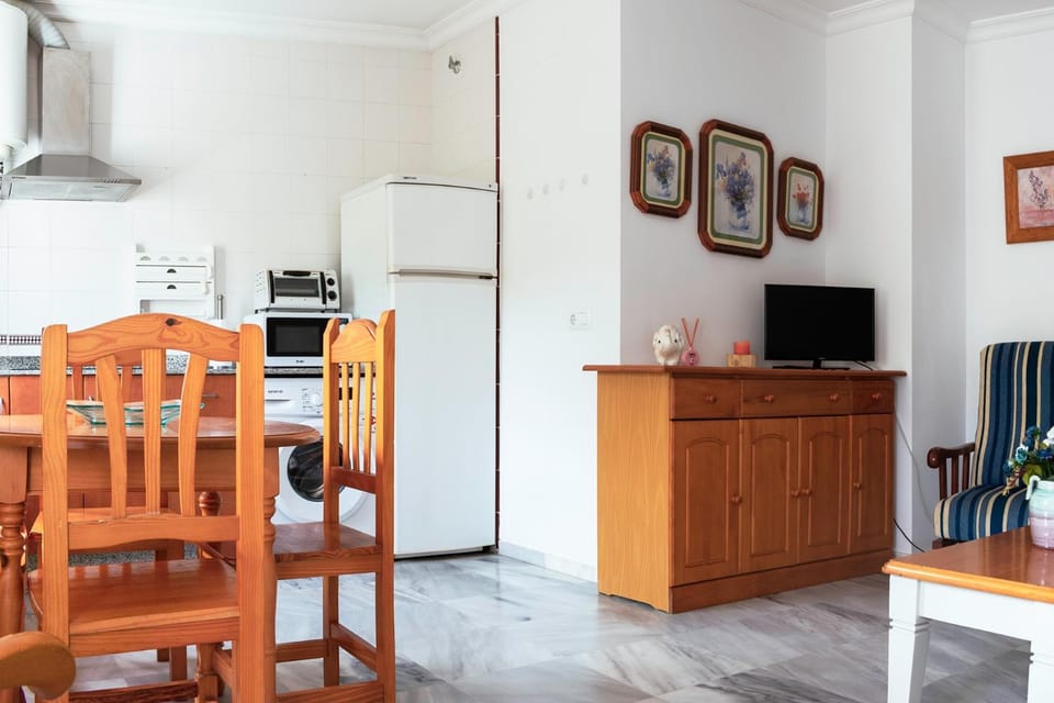 Property building, Kitchen or kitchenette, Living room