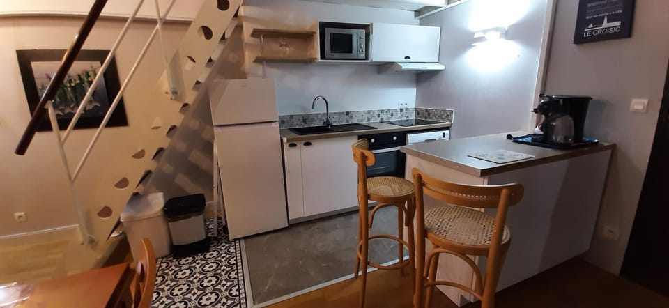 Property building, Kitchen or kitchenette, Living room