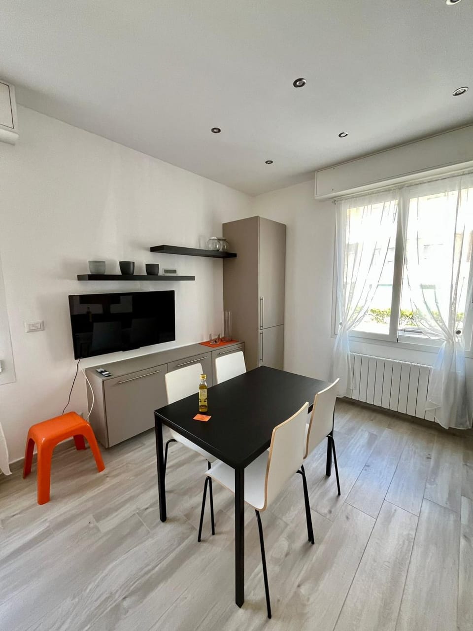 TV and multimedia, Living room, Dining area